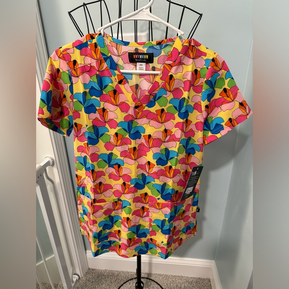NEW French Bull Koi Extra Small XS Women Floral scrub top Lulu Bora Bora Bulldog